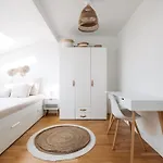 Modern Flat In Iconic Location 아파트 프라하