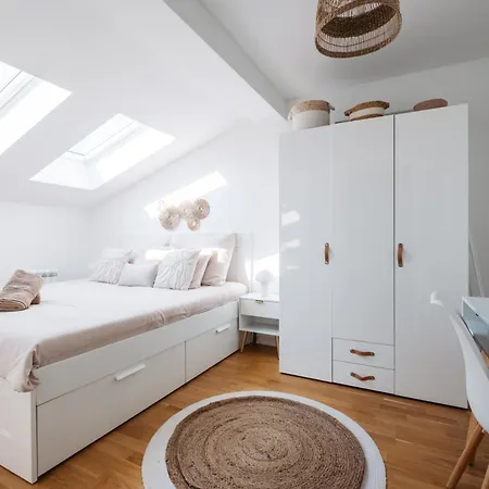 Modern Flat In Iconic Location *