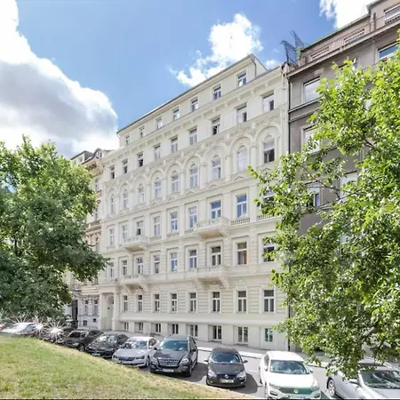 Modern Flat In Iconic Location *